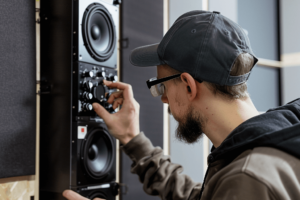 gefen_23233_a_man_fixing_a_speaker_with_a_blank_bright_backgrou_16d8a066-81d5-4d1f-82c0-9151b8874071-2